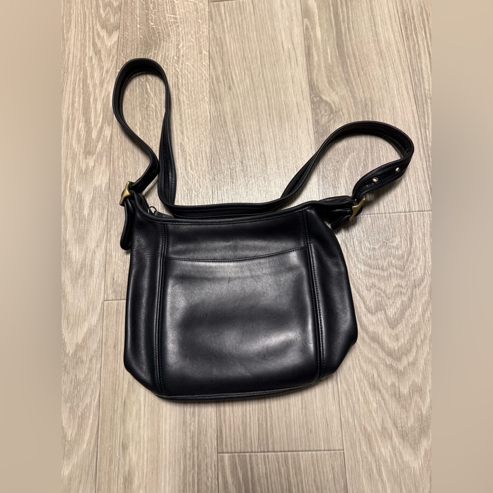 Vtg Coach Black Leather crossbody bag